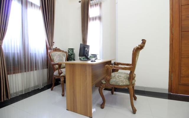 RedDoorz Plus near STIE YKPN 2