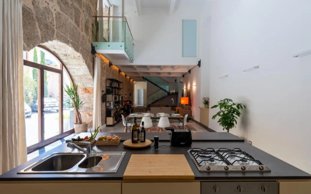 Valverde Art Space Loft by DomuSicily