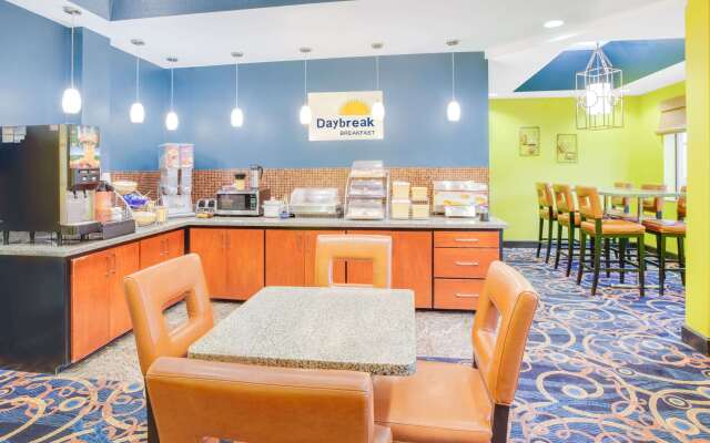 Days Inn & Suites by Wyndham Russellville