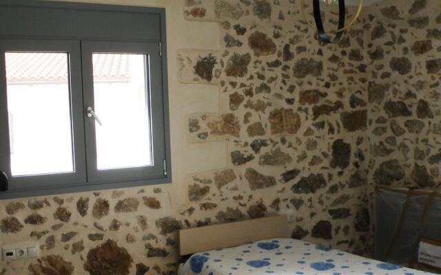 "tratidional House in Kalivos"