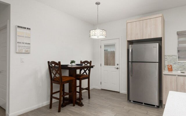Modern Duplex with Fully Upgraded Amenities