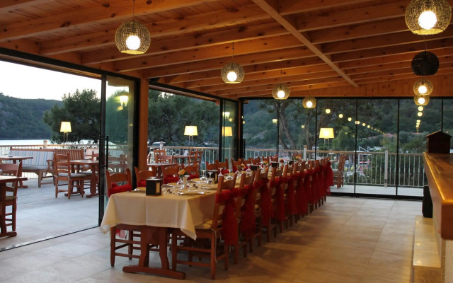 S3 Seahorse Beach Club & Hotel