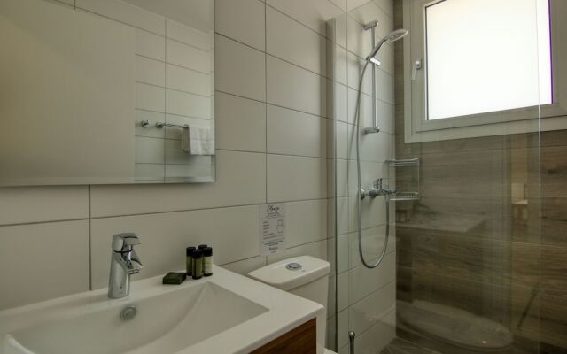 Phaedrus Living Coral Suites Seabreeze