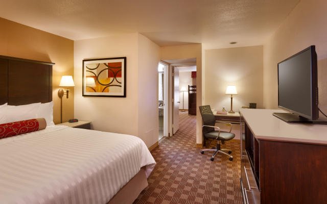 Cortona Inn & Suites Anaheim Resort