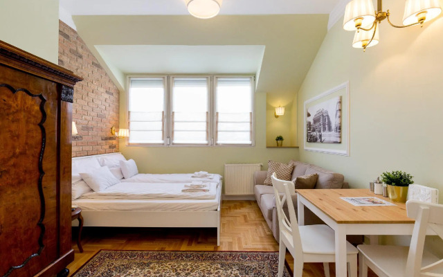 Roland Apartments
