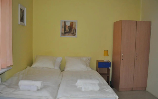 Pod starymi lipami