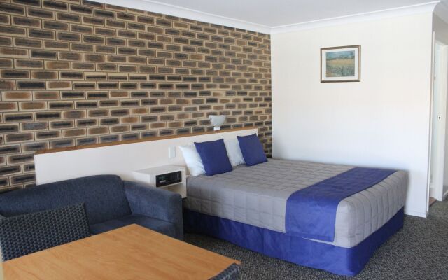 Top Of The Town Motel