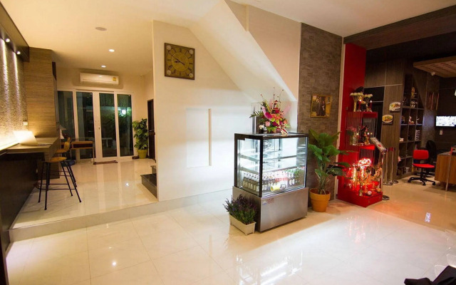 D Box Hostel