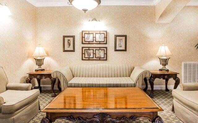 Econo Lodge Inn & Suites Douglasville