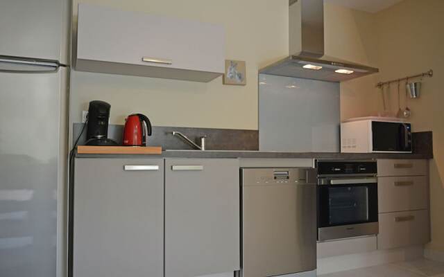 Sun-kissed Villa in Carpentras With Swimming Pool