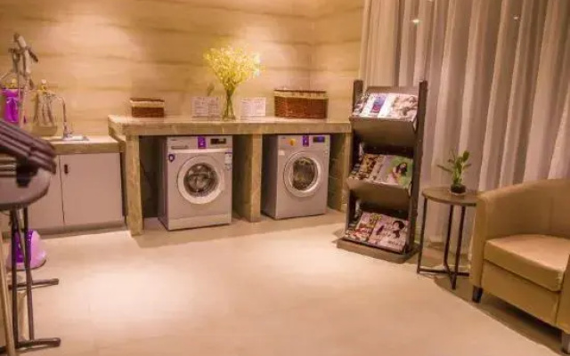 Homeinn Plus Hotel (Qingdao Licang Jiushui East Road Wanda Plaza)