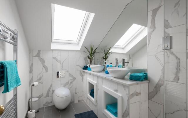 Courcy Road - 7 bedroom - sleeps up to 22