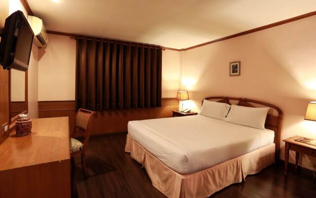 Travel Lodge Suriwongse - Adult only