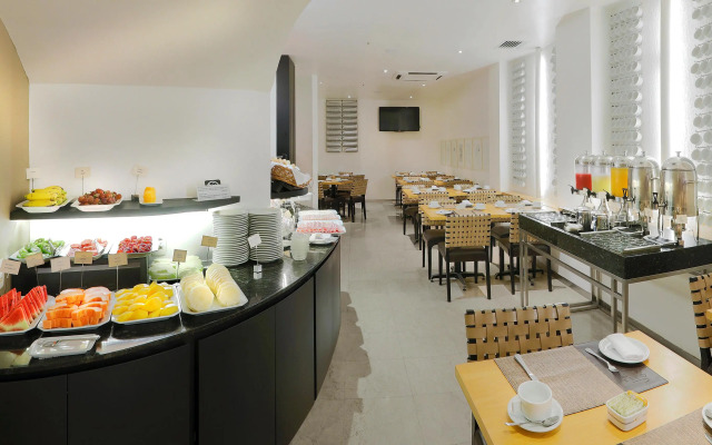 Orla Copacabana Hotel