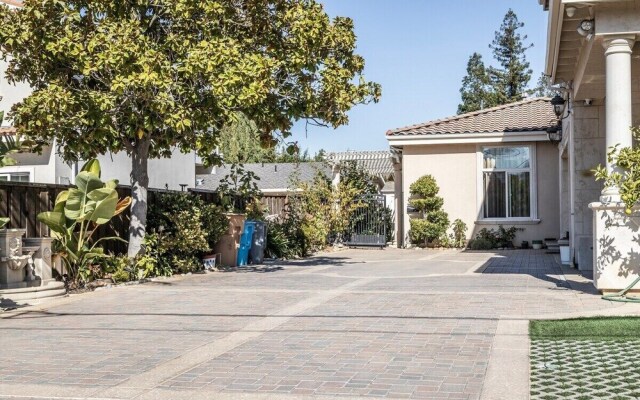Elegant 1-bedroom Suite in Cupertino