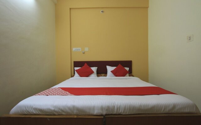 Varsha Boarding and Lodge by OYO Rooms
