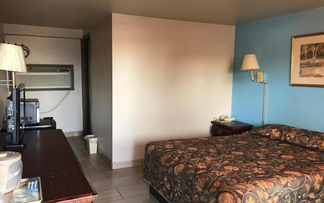 Hwy Express Inn & Suites