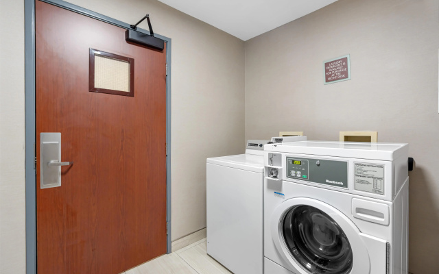 Best Western Plus Fresno Airport Hotel