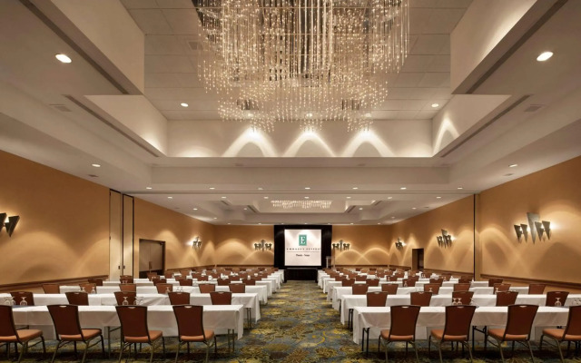 Embassy Suites by Hilton Phoenix Tempe