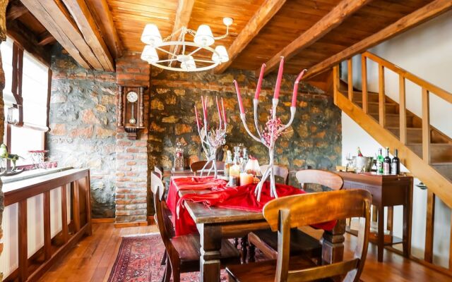 Lavish Holiday Home in Pella with Jacuzzi