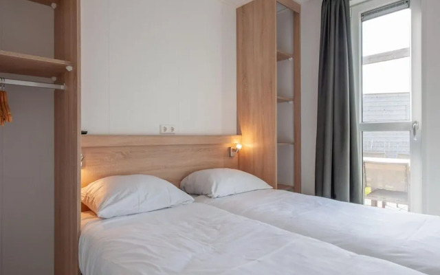 Modern Lodge With Combi-microwave, Beach at 500 m