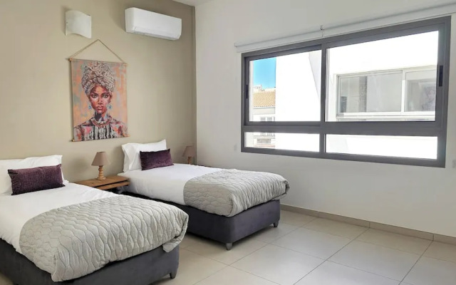 Phaedrus Living Ledras Residences 202