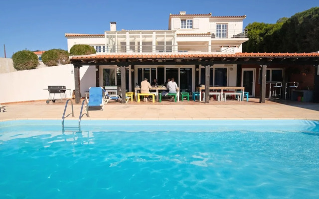 FreeSurfCamp & Hostel