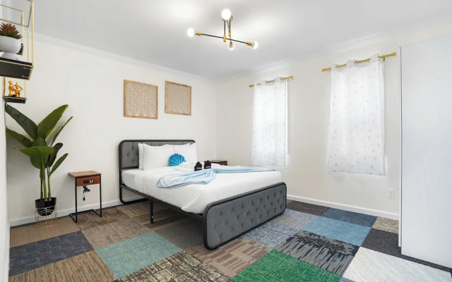 Spacious 5BR Retreat 8 Beds Beach & Golf