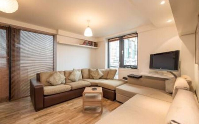 2 Bedroom Apartment Off Royal Mile