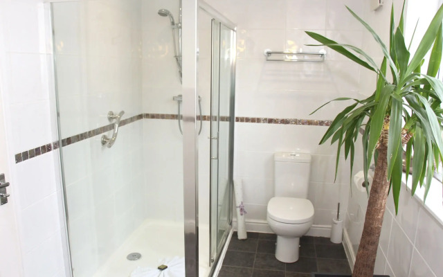 St John's Lodge (incl off-site health club)