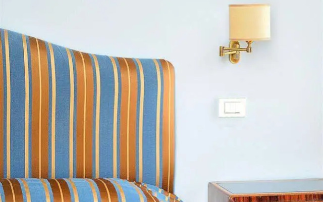 SpaccaNapoli Comfort Suites