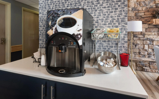 AmericInn by Wyndham Douglas/Saugatuck