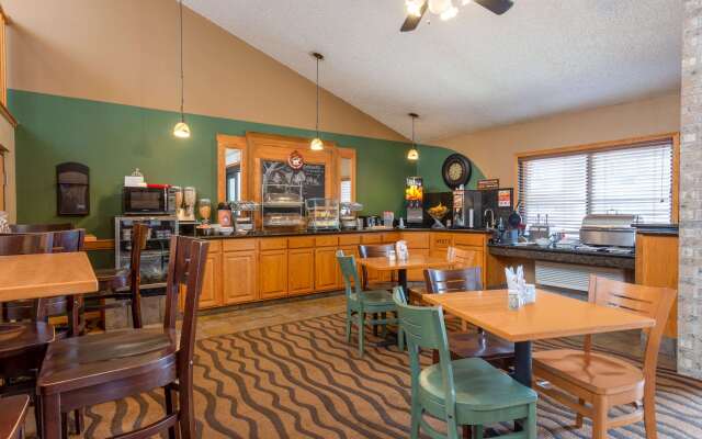 AmericInn by Wyndham Hartford WI