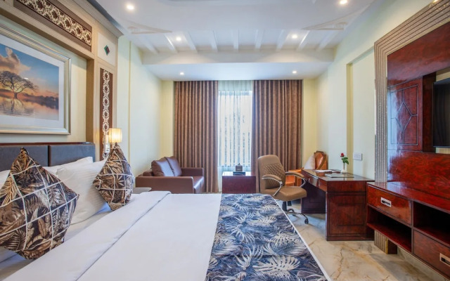 The Avenue Grand