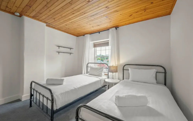 Stylish 3 Bedroom Townhouse - Hobart CBD