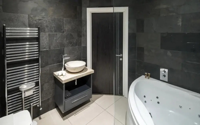 Luxury Penthouse Located Near Old Street
