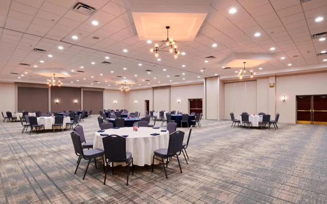Clarion Hotel & Conference Ctr