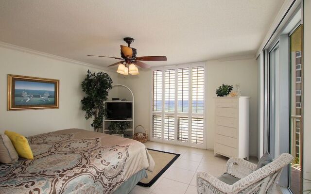 Shoreline 1074 Condo by RedAwning