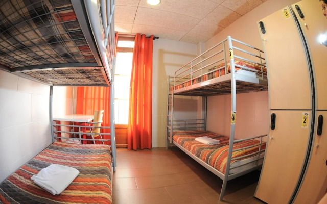 Albergue Zaragoza Hostel