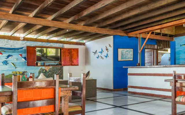 Playa de Oro Lodge