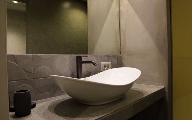 99 Adrianou Luxury Urban Stay