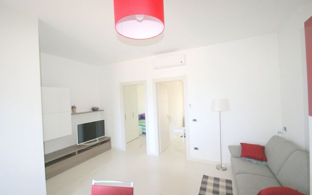 Apartment In Residence With Pool