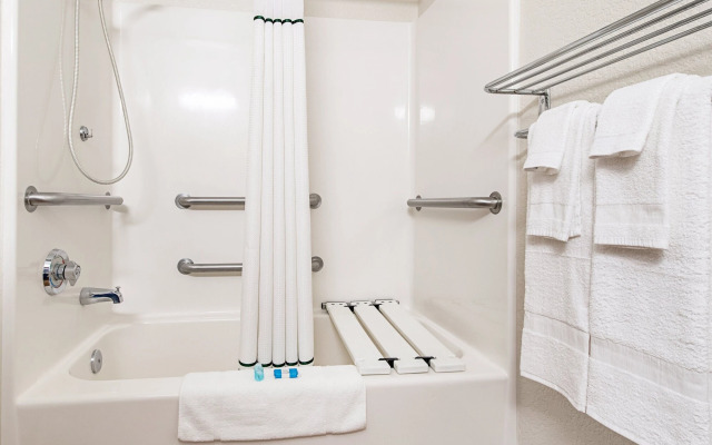 HomeTowne Studios Tacoma - Puyallup