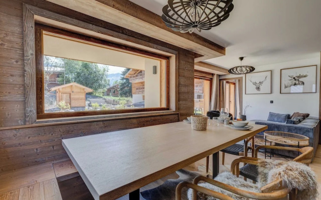 Ideal 3 Bedroom Apartment With 200m2 Garden