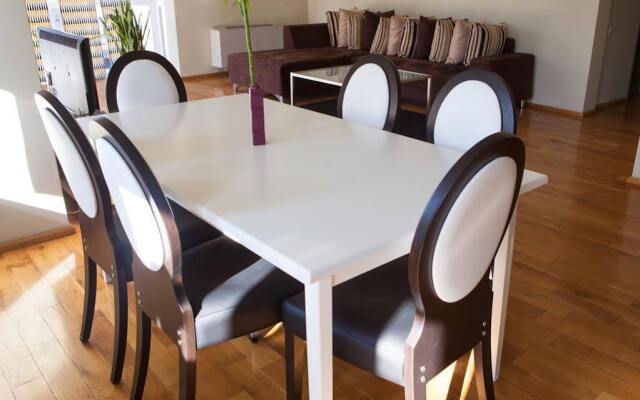 Living In Aparthotel