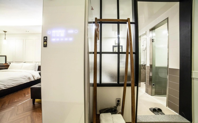 Hotel Stay 53