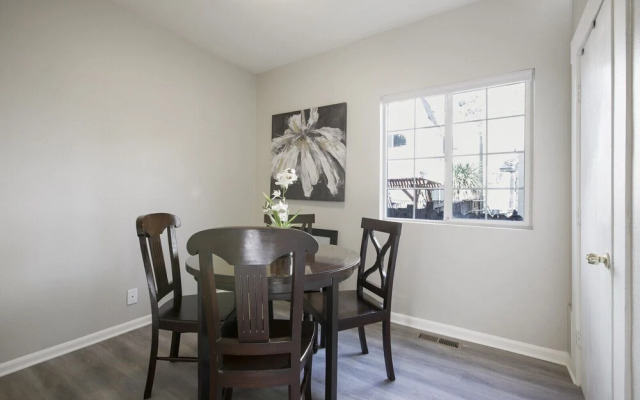 Cozy, Modern 3-bedroom in Oakland