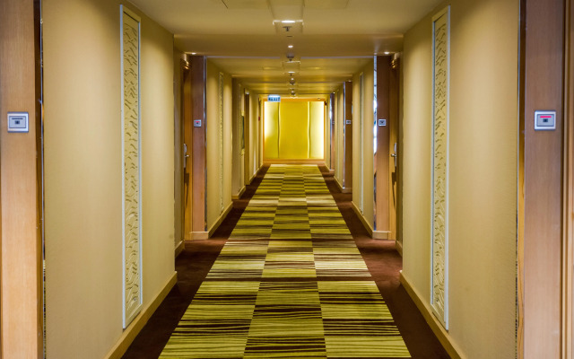 Holiday Inn Bangkok Silom by IHG