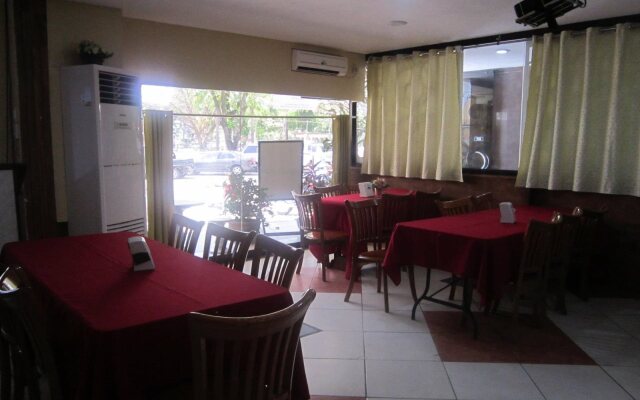Plaza Maria Luisa Suites Inn