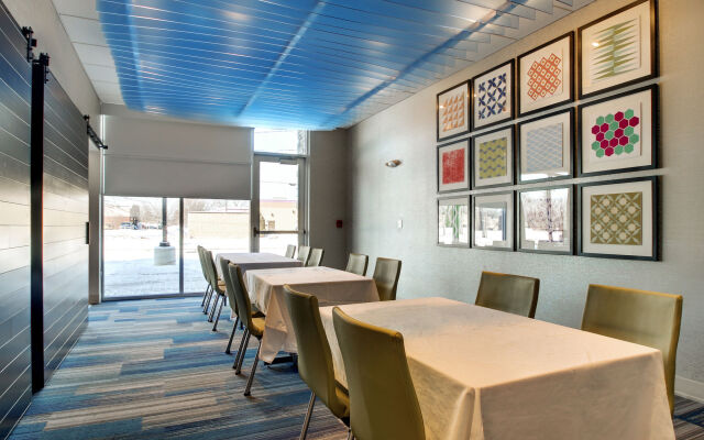 Holiday Inn Express & Suites Galesburg by IHG